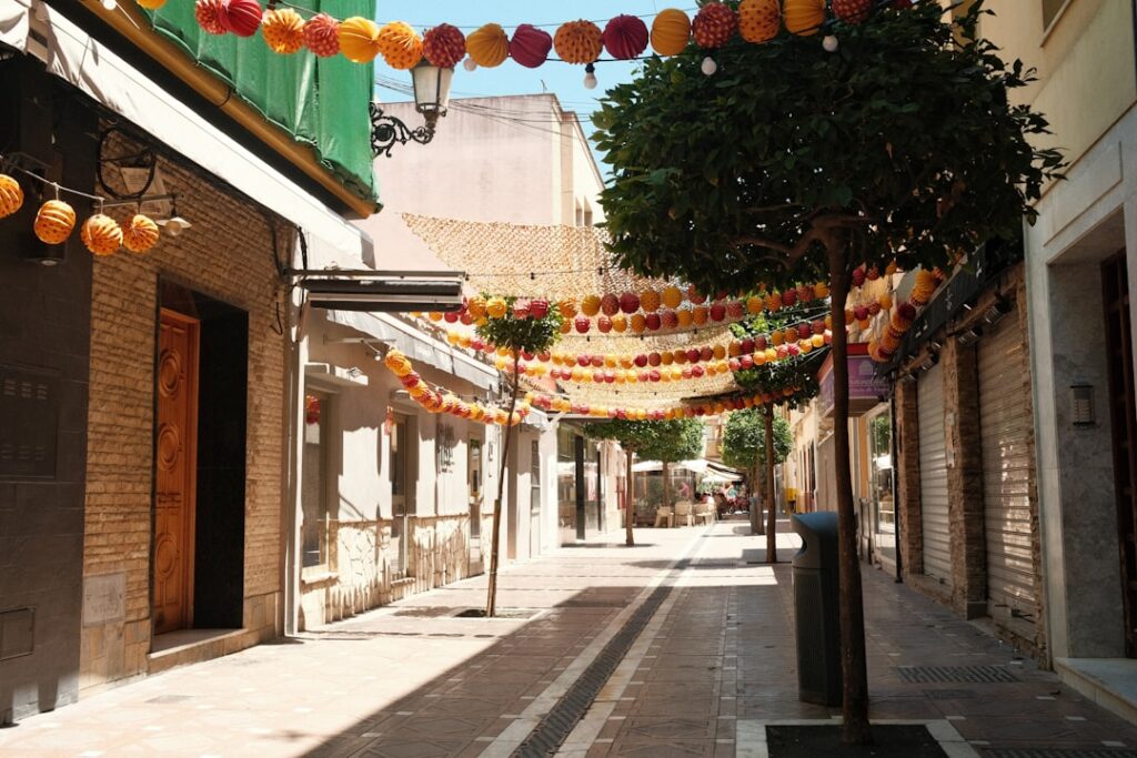 Saragossa mit dem Auto im Frühling: Die besten Feste 2026 und zentral übernachten in der Altstadt
